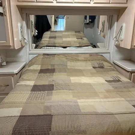 Luxury tent Luxe Amerikaanse Camper Levignacq